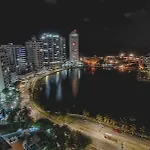 Lindo apartamento en el Laguito! Gran ubicación, vista al Mar Piso 8