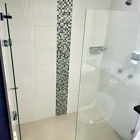 Lindo En El Laguito! Gran Ubicacion, Vista Al Mar Piso 8 Apartamento *