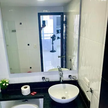 Lindo En El Laguito! Gran Ubicacion, Vista Al Mar Piso 8 Apartamento