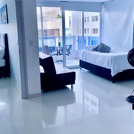 Apartamento Lindo En El Laguito! Gran Ubicacion, Vista Al Mar Piso 8 *